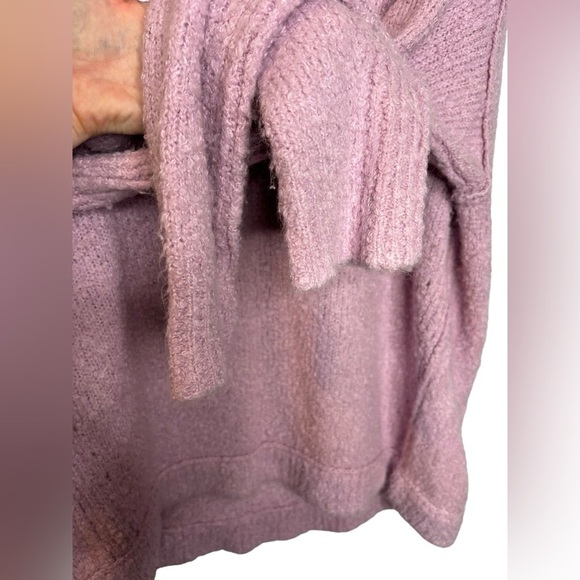 Free People Chunky Oversized Lofty-V Neck Sweater in Lavender Size Medium - Picture 5 of 9